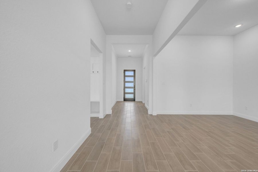 Spacious, unfurnished interior of a new home in Preserve at Annabelle Ranch, San Antonio (Image 38).