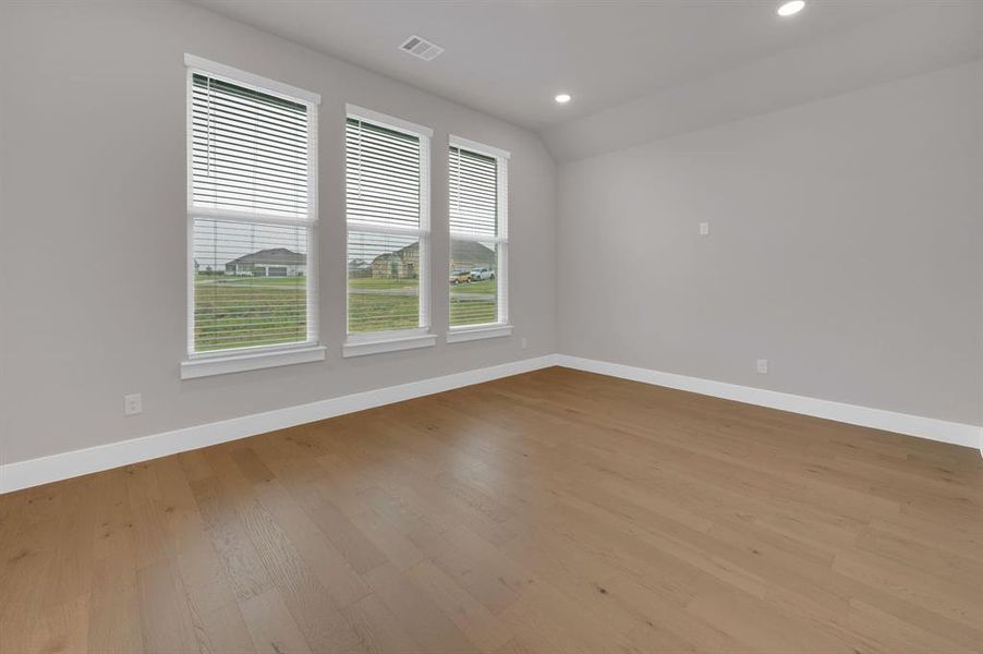 Spacious, unfurnished interior of a new home in Springside Estates II, Waxahachie (Image 16). Spacious, unfurnished interior of a new home in Springside Estates II, Waxahachie (Image 16).