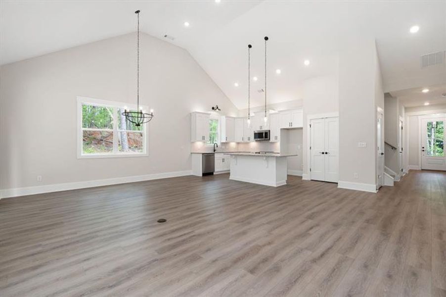 Spacious, unfurnished interior of a new home in , Dallas (Image 28).