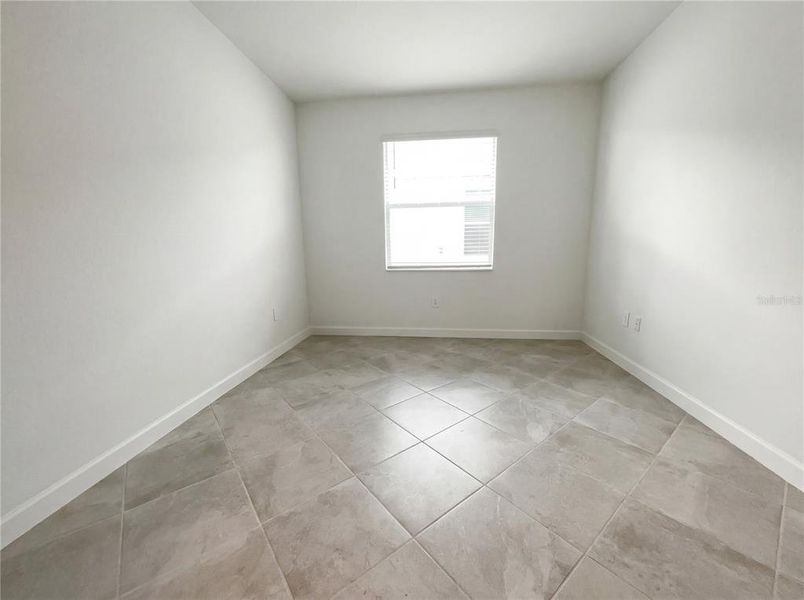 Spacious, unfurnished interior of a new home in Harbor East, Port Charlotte (Image 19).