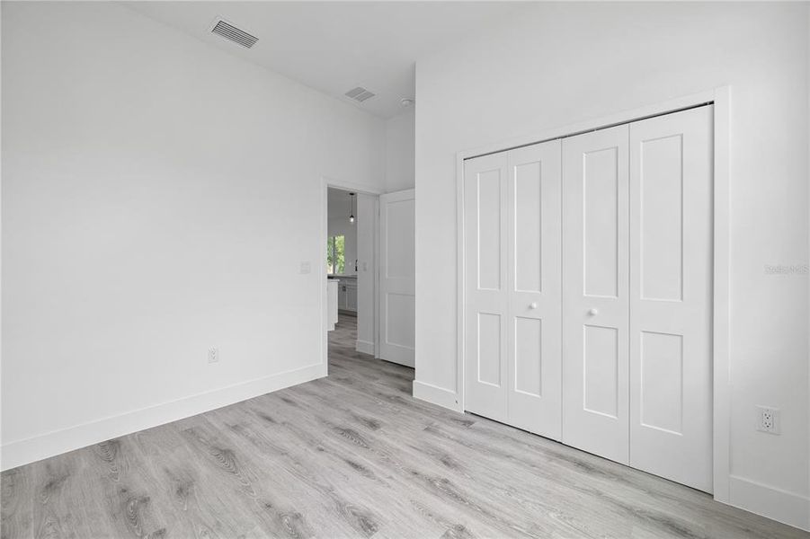 Spacious, unfurnished interior of a new home in , Ocala (Image 18).