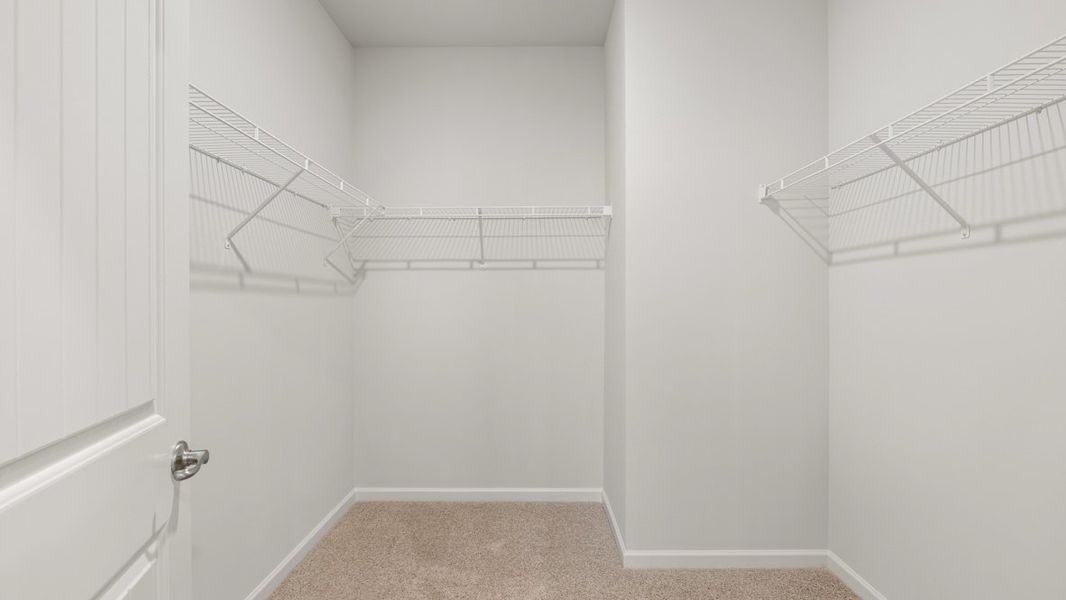 Representative unfurnished interior of a home built from the Salem by D.R. Horton in Fairway 17 at Mirror Lake, Villa Rica (Image 34).