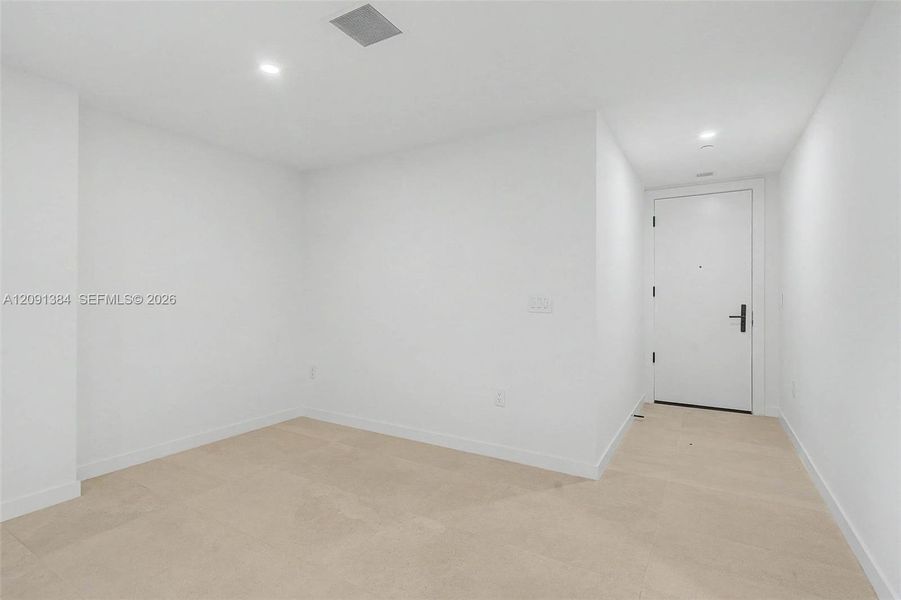 Spacious, unfurnished interior of a new home in , Miami (Image 18).