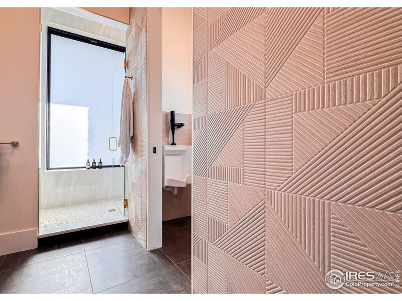 Furnished interior view inside a new home in , Longmont (Image 14).