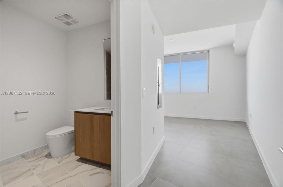 Spacious, unfurnished interior of a new home in , Miami (Image 16).
