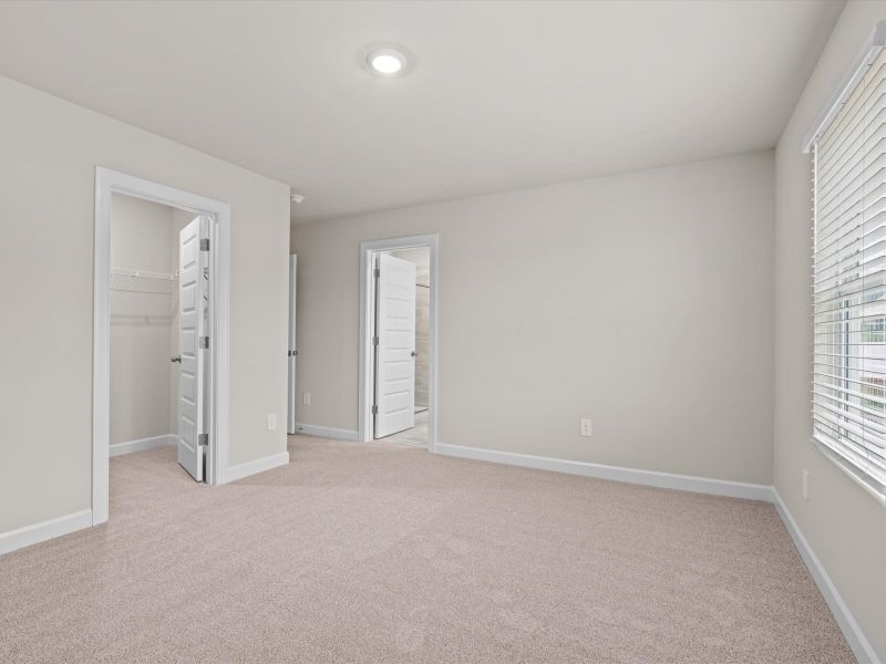 Spacious, unfurnished interior of a new home in Crossing at Abner Creek Townes, Greer (Image 15).