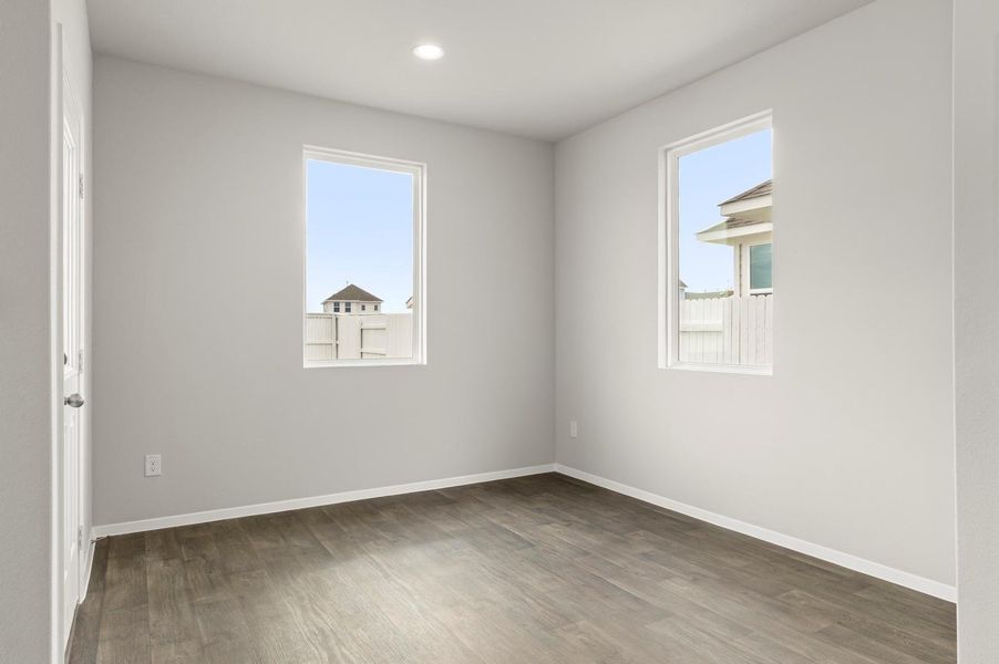 Spacious, unfurnished interior of a new home in Harvest Ridge, Elgin (Image 27).