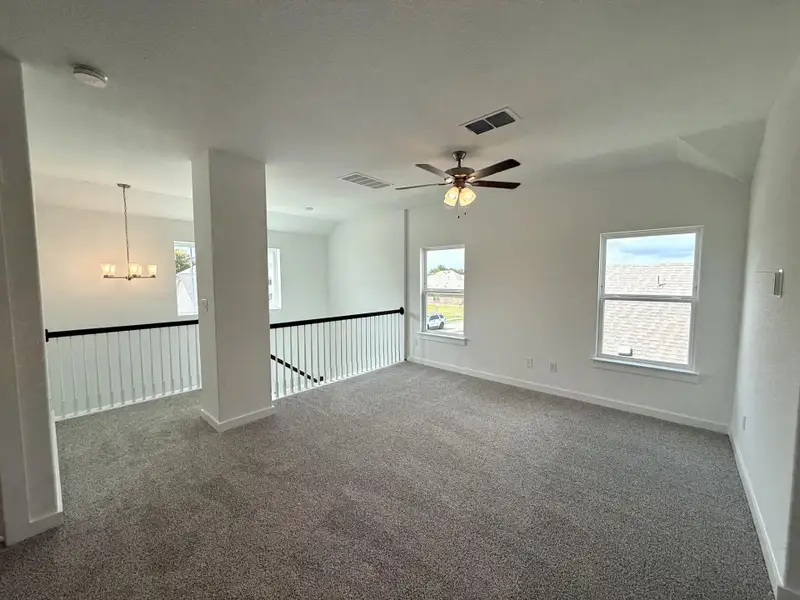 Spacious, unfurnished interior of a new home in Creeks Crossing, Elgin (Image 10).