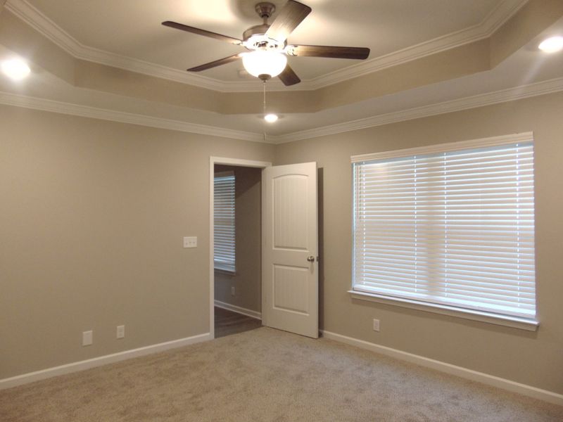 Spacious, unfurnished interior of a new home in Evergreen Farms, Murfreesboro (Image 15).