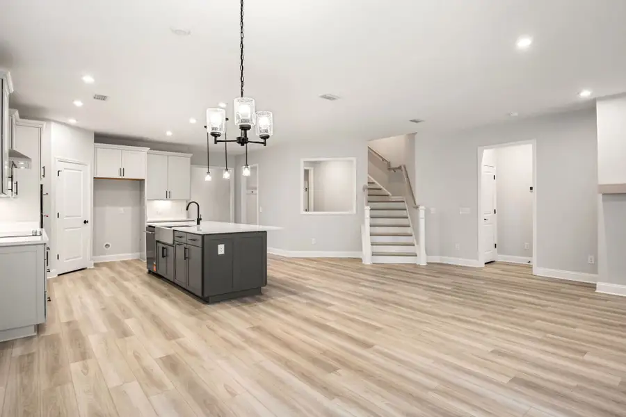 Spacious, unfurnished interior of a new home in Waterways, Richmond Hill (Image 58).