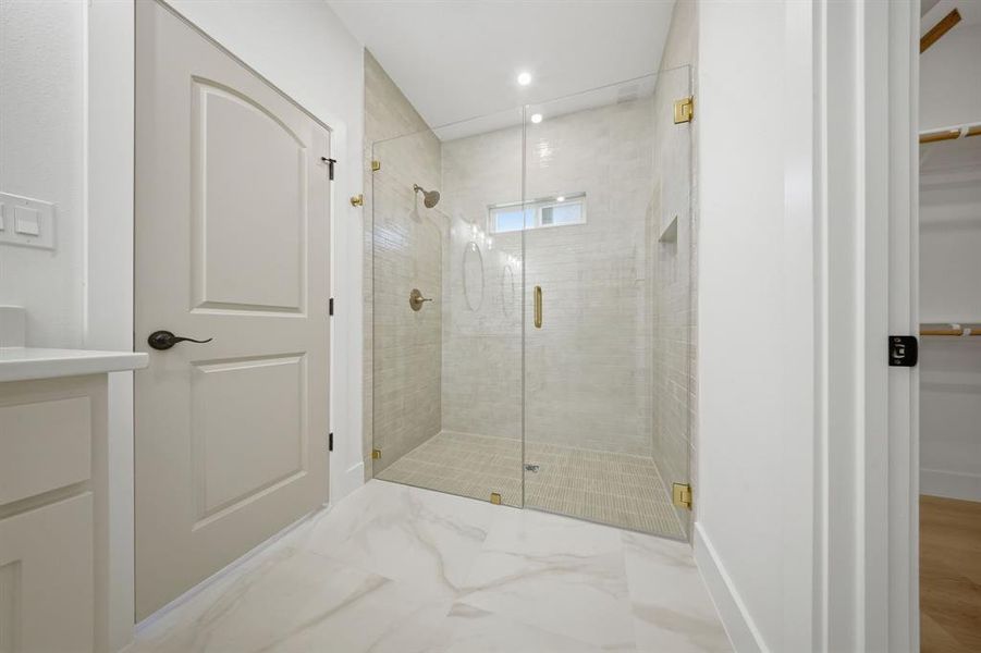 Spacious, unfurnished interior of a new home in , Seagoville (Image 32).