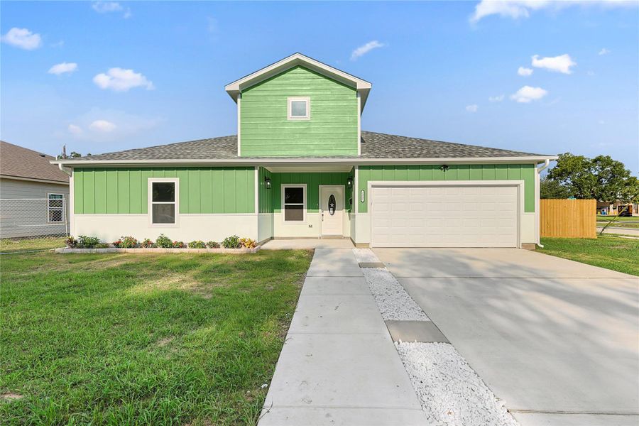 Front exterior of a new home in , Pearland, TX, highlighting curb appeal (Image 1).