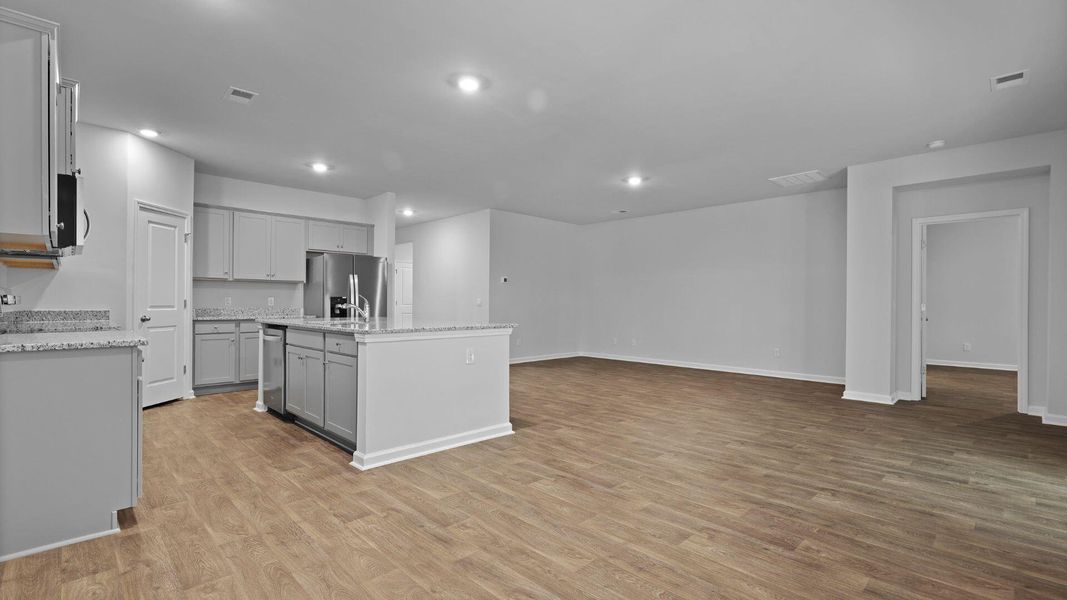 Spacious, unfurnished interior of a new home in Hillcrest, Ravenel (Image 11).