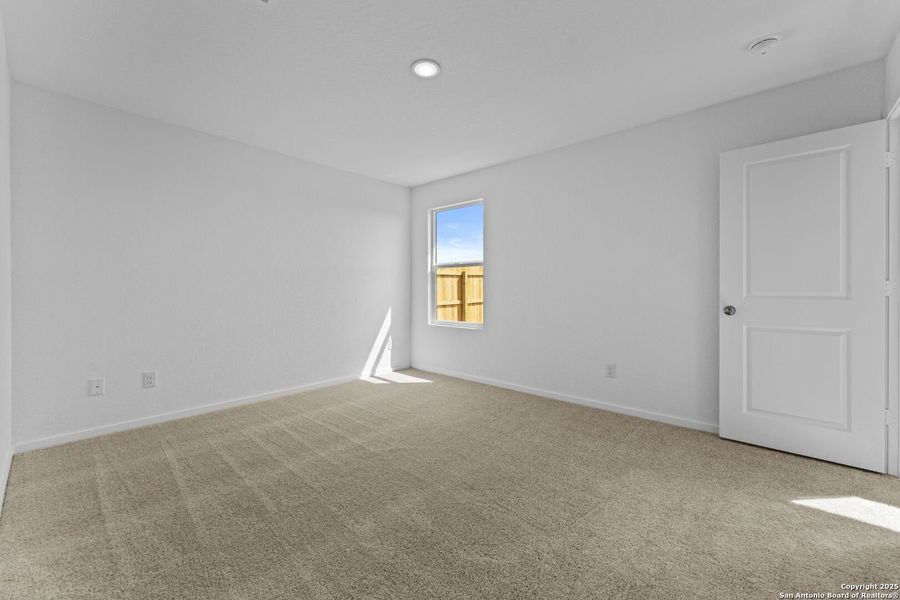 Spacious, unfurnished interior of a new home in , New Braunfels (Image 18).