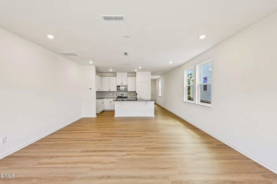 9-web-or-mls-Glen Lyon Dr-S2706-009