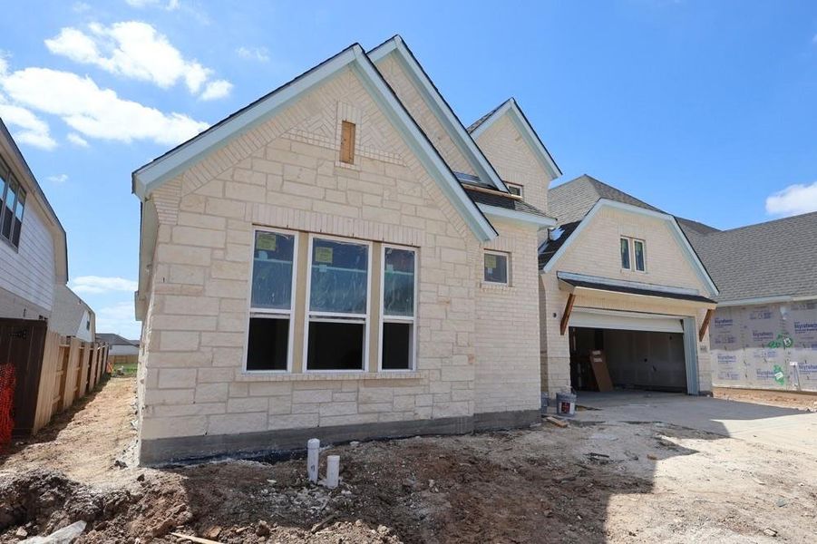 Welcome to The Begonia by David Weekley Homes. **HOME ESTIMATED TO BE COMPLETE MAY 2026**