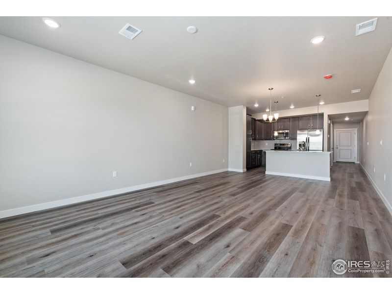 Spacious, unfurnished interior of a new home in Highlands at Fox Hill - Discovery, Longmont (Image 21).