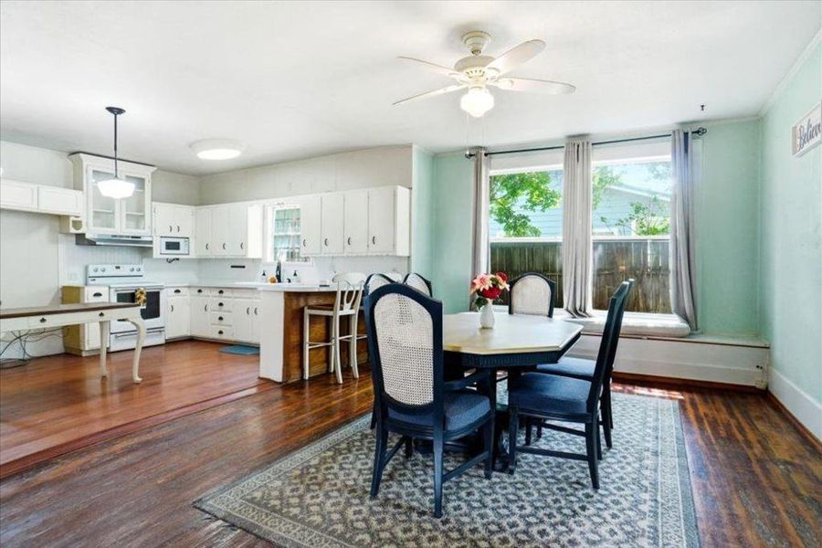 Furnished interior view inside a new home in , Itasca (Image 17).