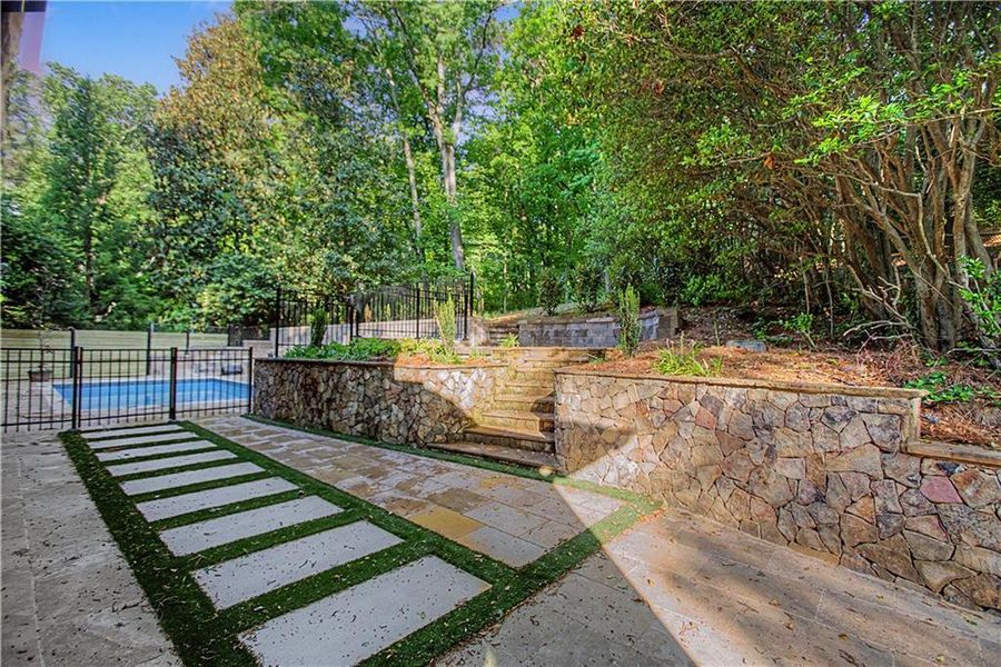 Community amenities in , Atlanta (Image 32).