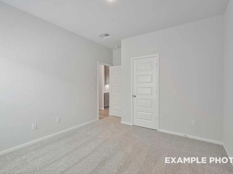 Spacious, unfurnished interior of a new home in Caney Creek Place, Conroe (Image 25).