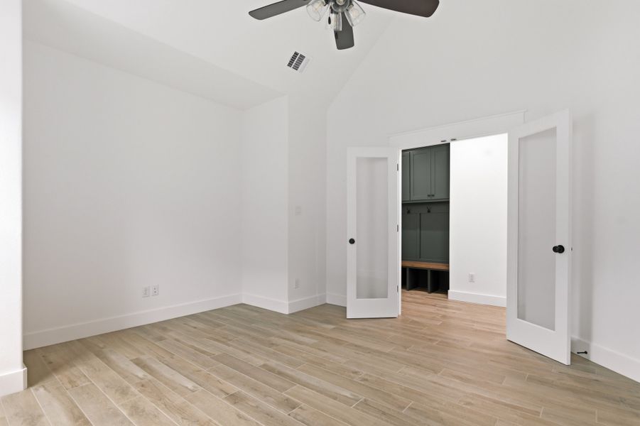 Spacious, unfurnished interior of a new home in Oakmont, Bryan (Image 27).