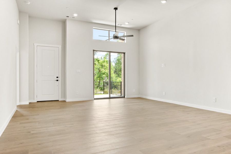 Spacious, unfurnished interior of a new home in Cottonwood Creek, Rowlett (Image 23).