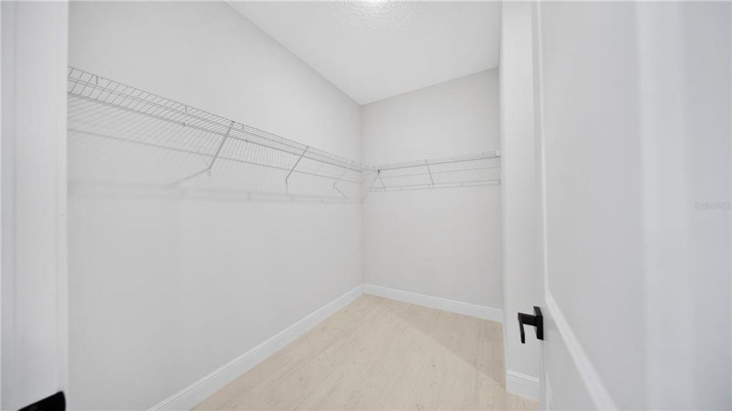 Spacious, unfurnished interior of a new home in , Ocala (Image 38).