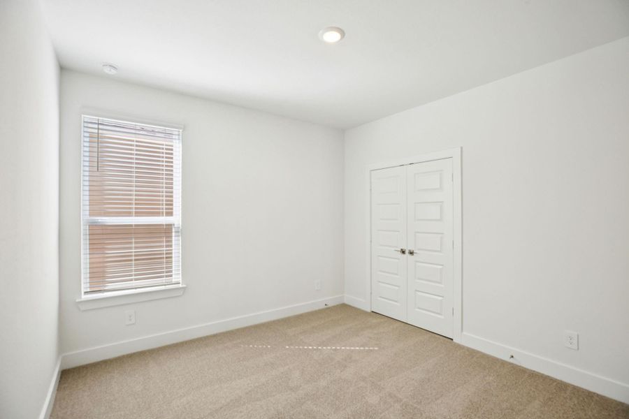 Spacious, unfurnished interior of a new home in Pinewood Trails - Luxe Series, Houston (Image 26).