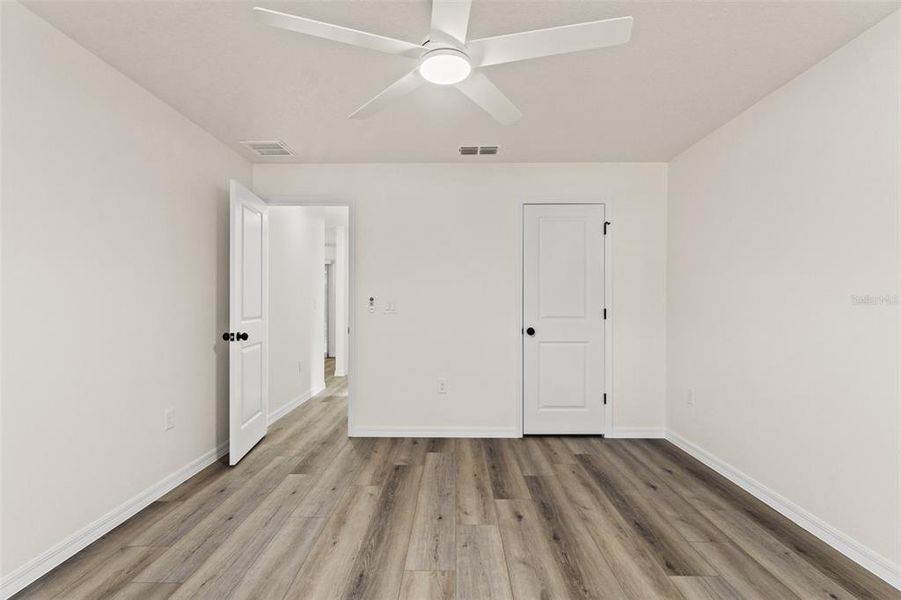 Spacious, unfurnished interior of a new home in , Spring Hill (Image 33).