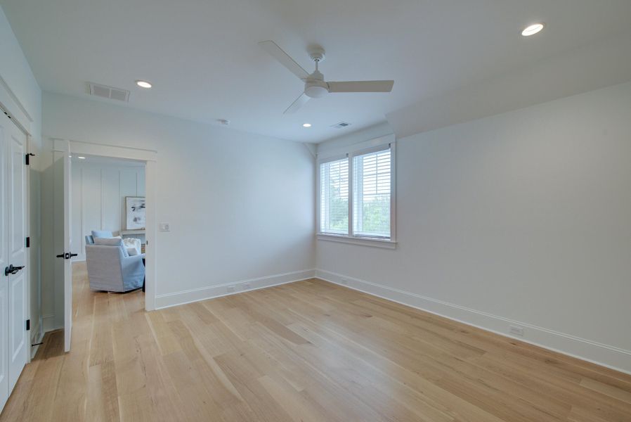 Spacious, unfurnished interior of a new home in Daniel Island Park, Charleston (Image 25).