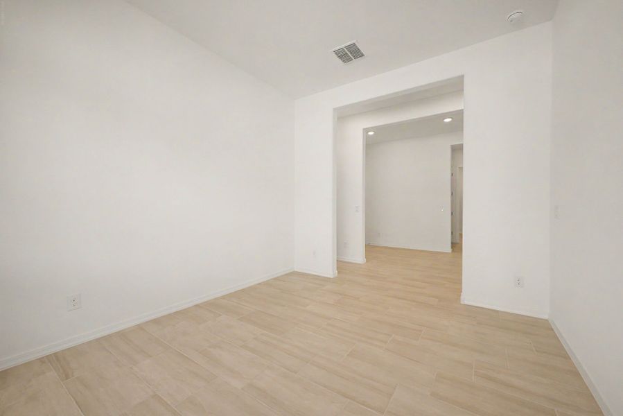 Spacious, unfurnished interior of a new home in Empire Pointe, Queen Creek (Image 8).