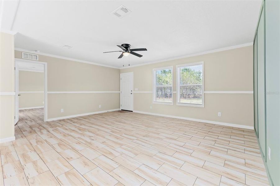 Spacious, unfurnished interior of a new home in , Live Oak (Image 11).
