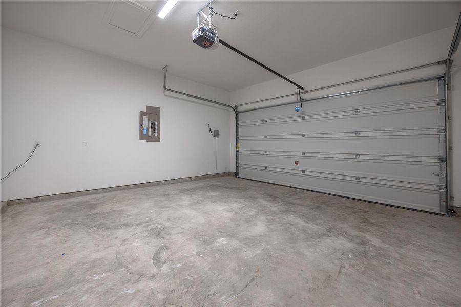 Spacious, unfurnished interior of a new home in Sunterra, Katy (Image 3). Spacious, unfurnished interior of a new home in Sunterra, Katy (Image 3).