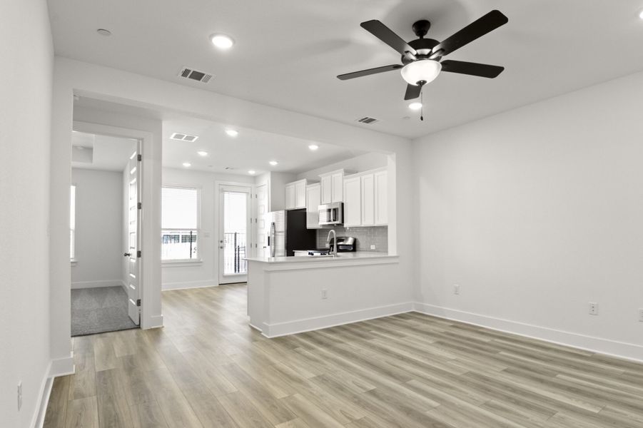 Spacious, unfurnished interior of a new home in Center 45, Round Rock (Image 22). Spacious, unfurnished interior of a new home in Center 45, Round Rock (Image 22).