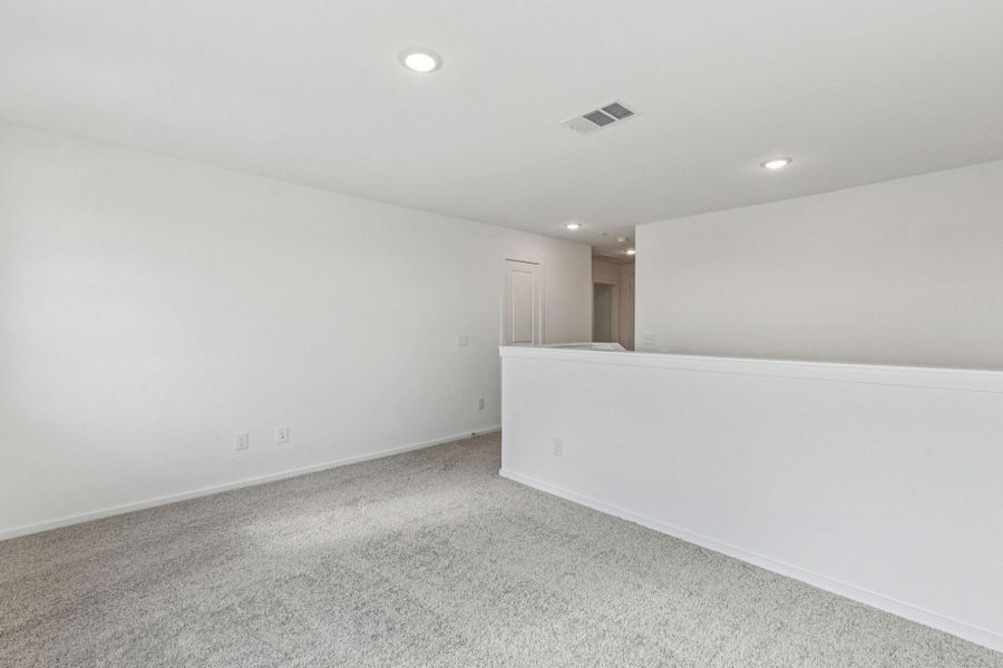 Spacious, unfurnished interior of a new home in River Ranch, Dayton (Image 29).