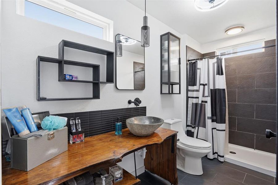 Furnished interior view inside a new home in , Granbury (Image 13).