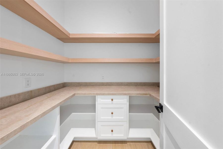 Spacious, unfurnished interior of a new home in , Pinecrest (Image 33).