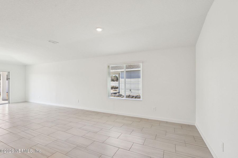 Spacious, unfurnished interior of a new home in Colbert Landings, Palm Coast (Image 35).