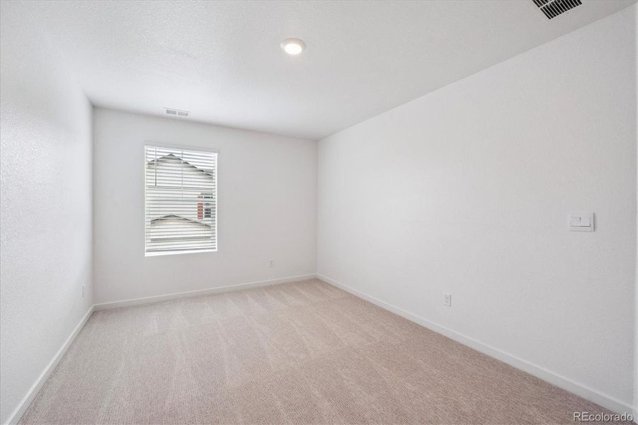 Spacious, unfurnished interior of a new home in Horizon Uptown, Aurora (Image 14).