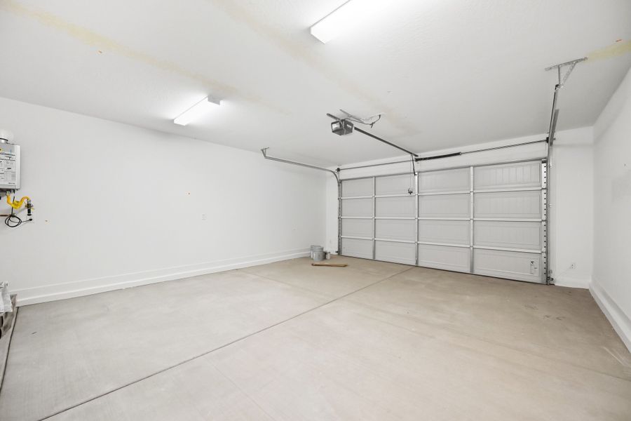 Spacious, unfurnished interior of a new home in Artisan at Asante, Surprise (Image 40). Spacious, unfurnished interior of a new home in Artisan at Asante, Surprise (Image 40).