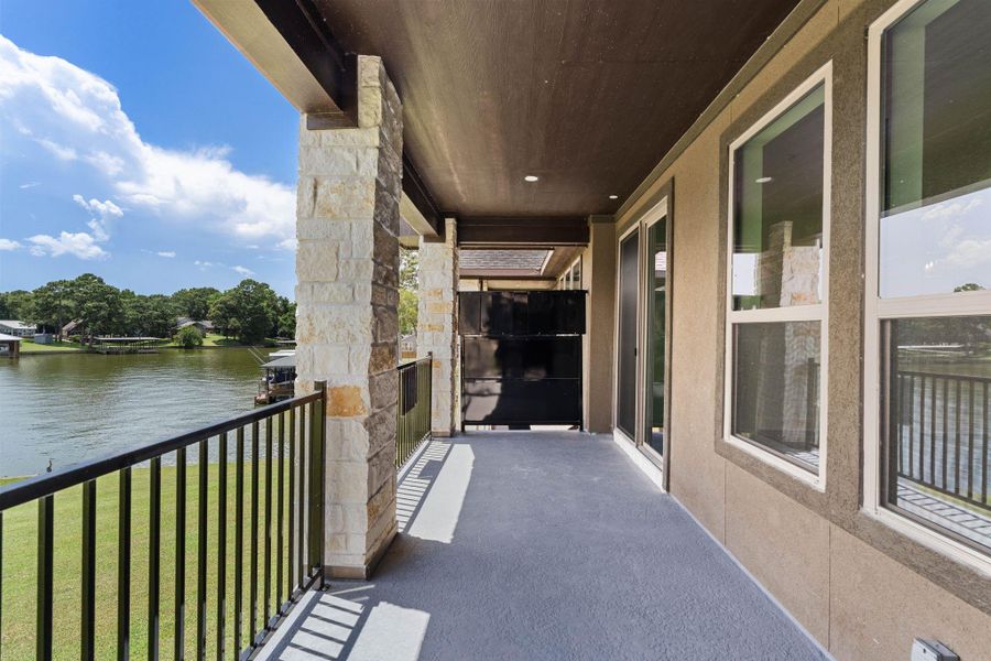 Exterior details and patio area of a home in , Onalaska (Image 23).