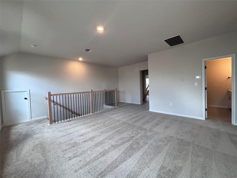Spacious, unfurnished interior of a new home in The Colony, Bastrop (Image 23).
