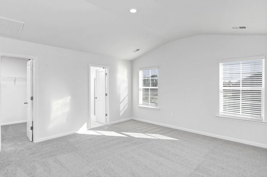 Spacious, unfurnished interior of a new home in Mulberry Landing, Orangeburg (Image 18).