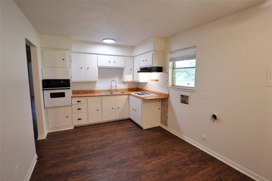 Furnished interior view inside a new home in , Weatherford (Image 5).