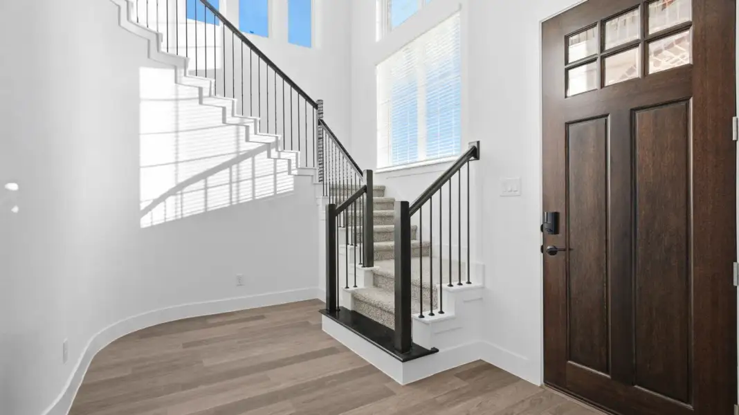 Representative unfurnished interior of a home built from the Adrian by D.R. Horton in Alexander 65' Homesites, Pearland (Image 20).