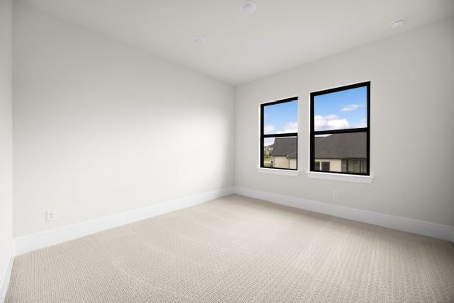 Spacious, unfurnished interior of a new home in Heath Golf and Yacht Club, Heath (Image 57).