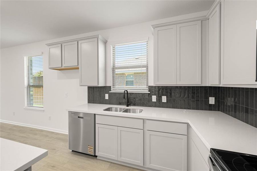 116 Honey Bee- Kitchen-4