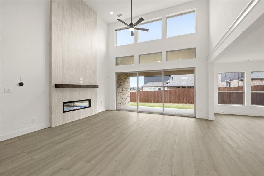 Spacious, unfurnished interior of a new home in High Country, Burleson (Image 18).