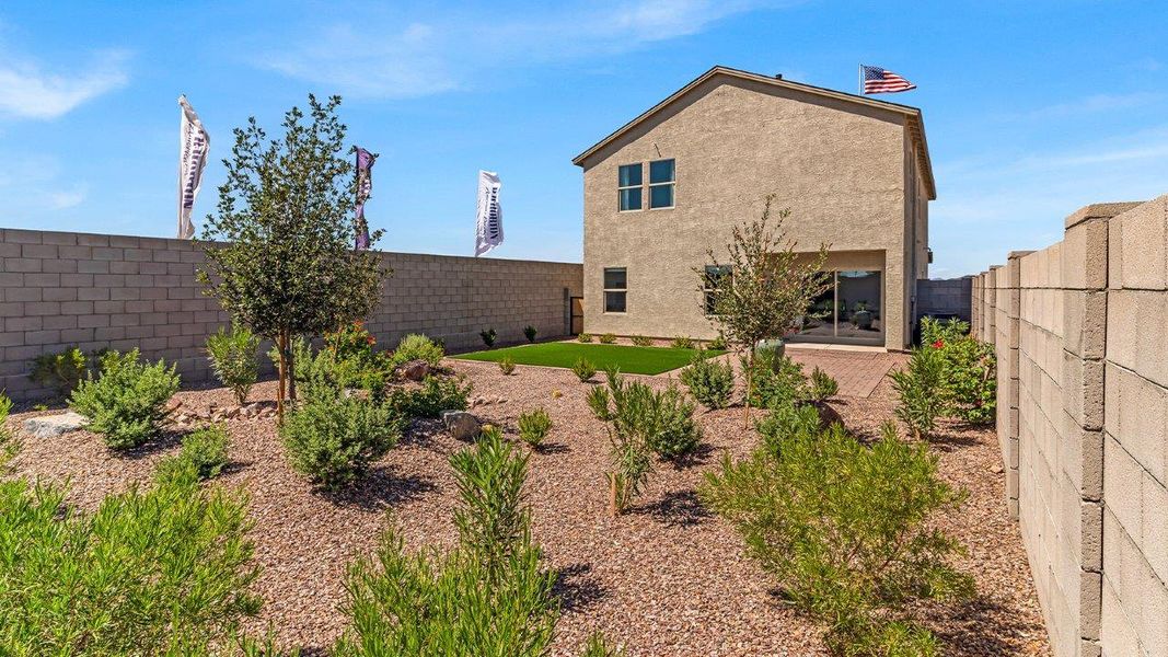 Exterior details and patio area of a home in Blackhawk, Tucson (Image 25).