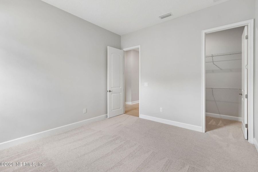 Spacious, unfurnished interior of a new home in Sandy Ridge, Yulee (Image 16).